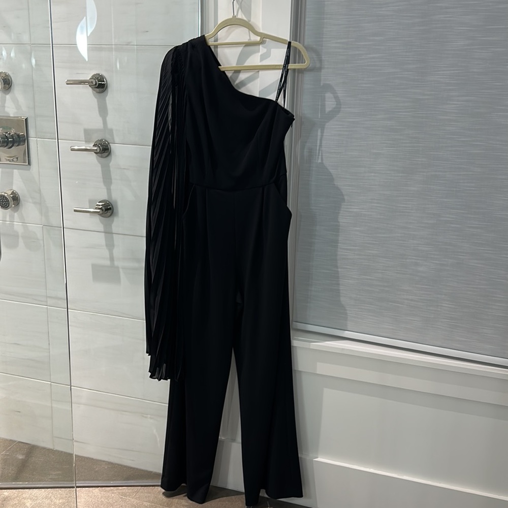 Tahari one shoulder jumpsuit w/pockets!  NWT size‎ 8!  Ret.$198 - Picture 3 of 8
